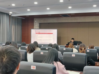 我館進行館員咨詢服務(wù)能力提升培訓(xùn)